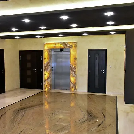 Deni Apartment *